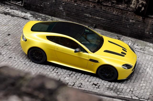 Aston-Martin-V12-Vantage-S-2015-vue-de-haut-18-640x424
